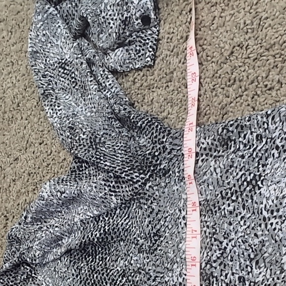 4/$12 Kenar Gray Snakeskin Print Long Sleeve Blouse Hidden Button Down sz Large - Picture 10 of 11